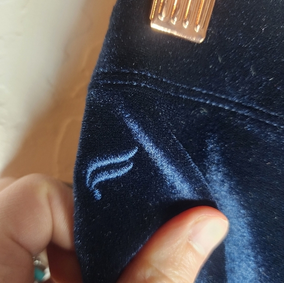 NEW Fabletics Deep Navy Velour Biker Shorts 9 - Picture 9 of 11